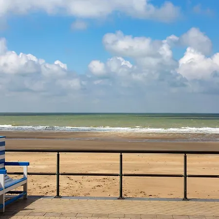 In Belgium With Stunning Sea View, Cleaning Included Apartmán